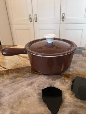 Descoware # 18 cast iron sauce pot with lid